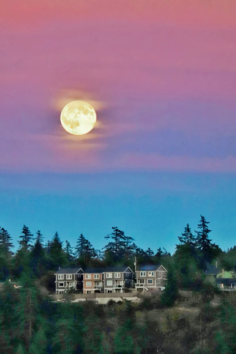 Full moon at dusk
